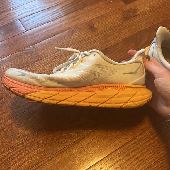 Arahi 6 Size 9 Hokas - Picture 3 of 4